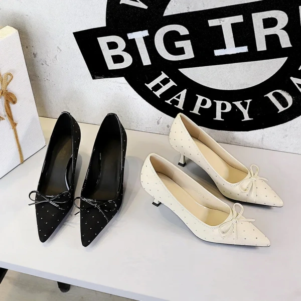 2025 Spring/Summer New Retro Style Fashion Elegant Camellia Flower High Heels Pointed Shallow Mouth Stiletto Women's Shoes - Image 2