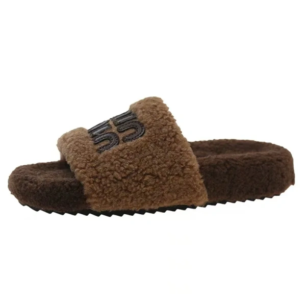 In Winter, the New Letters Drag Women's Hair Flat and Wear Thick-soled Cotton slippers Outside the Home.