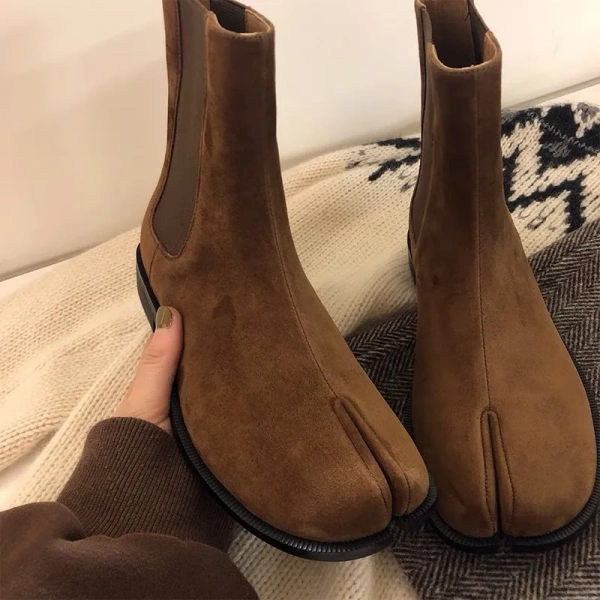 2025 Fall and Winter New Fashion Personality Splitting Toes Low Heel Short Canister Boot Round Head Thick Bottom Chelsea Boot
