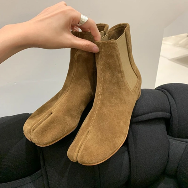 2025 Fall and Winter New Fashion Personality Splitting Toes Low Heel Short Canister Boot Round Head Thick Bottom Chelsea Boot - Image 6