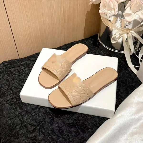 Designer L Word Slipper Women Wear New Flat Shoes in Summer 2025 with Soft Bottom of Female Metal Letters. - Image 6