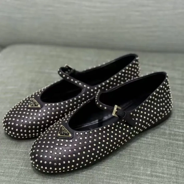 New Triangle Marked with Diamond Buckle Mary Jane Shoes Women's Summer Joker Round-headed Flat Shoes Leisure Outdoor Shopping.