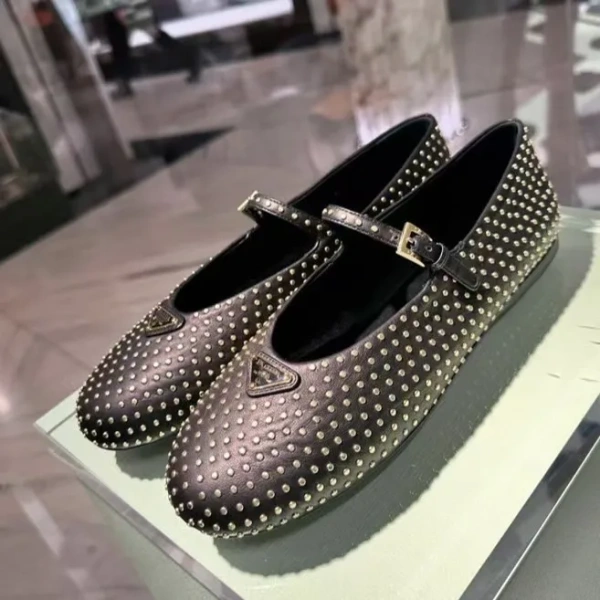 New Triangle Marked with Diamond Buckle Mary Jane Shoes Women's Summer Joker Round-headed Flat Shoes Leisure Outdoor Shopping. - Image 2