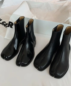 2025 Black Chunky Genuine Leather Chelsea Short Boot Comfortable Retro Fashion Simplicity Height Increasing Soft Split Toe