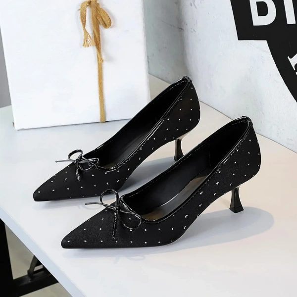 2025 Spring/Summer New Retro Style Fashion Elegant Camellia Flower High Heels Pointed Shallow Mouth Stiletto Women's Shoes - Image 4