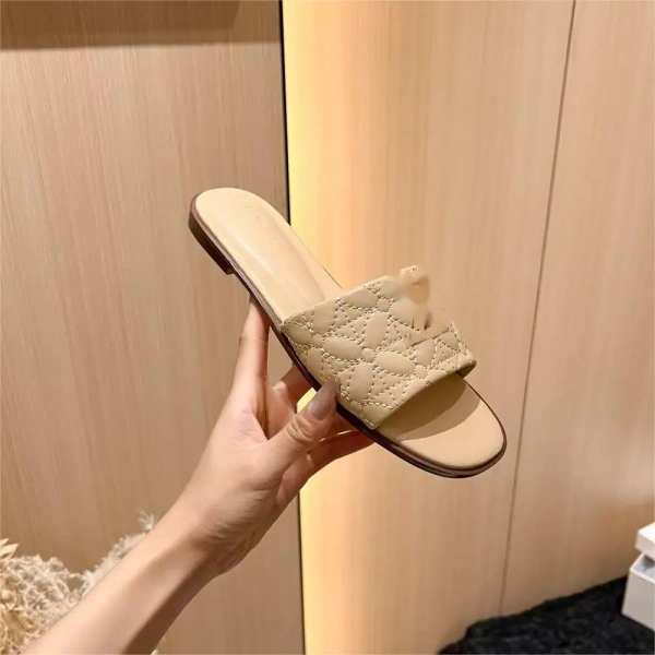Designer L Word Slipper Women Wear New Flat Shoes in Summer 2025 with Soft Bottom of Female Metal Letters. - Image 2