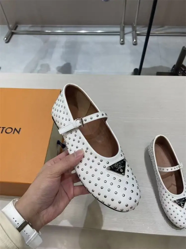 New Triangle Marked with Diamond Buckle Mary Jane Shoes Women's Summer Joker Round-headed Flat Shoes Leisure Outdoor Shopping. - Image 6