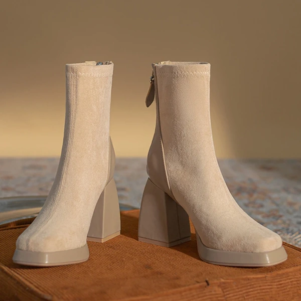 2025 Winter New Sweet Elegant Style Fangtou High-heeled Short Canister Boot Coarse Following Thick Bottom Belt Buckle Short Boot - Image 4