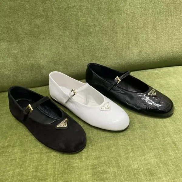 New Triangle Marked with Diamond Buckle Mary Jane Shoes Women's Summer Joker Round-headed Flat Shoes Leisure Outdoor Shopping. - Image 3
