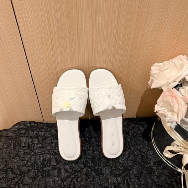 Designer L Word Slipper Women Wear New Flat Shoes in Summer 2025 with Soft Bottom of Female Metal Letters. - Image 5