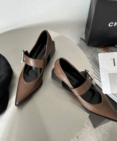 Retro Pointed Mary Jane Small Leather Shoes, British Women's 2025 Spring/summer New Item, Korean Version Thick Heel Loafers
