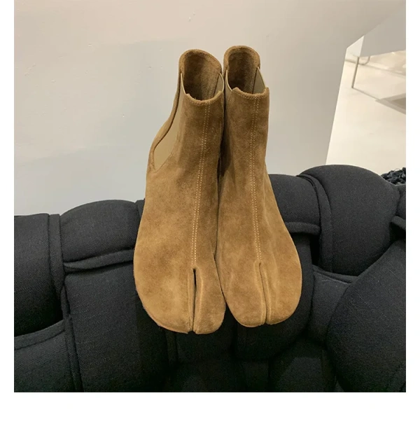 2025 Fall and Winter New Fashion Personality Splitting Toes Low Heel Short Canister Boot Round Head Thick Bottom Chelsea Boot - Image 5