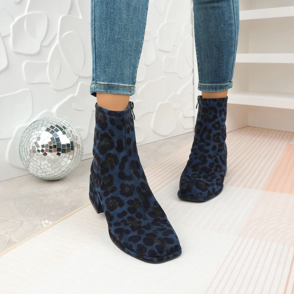 2025 Winter New Unique Fashion Personality Thick Bottom Crude Heeled Women's Short Boot Soft Comfortable Leopard Short Boot