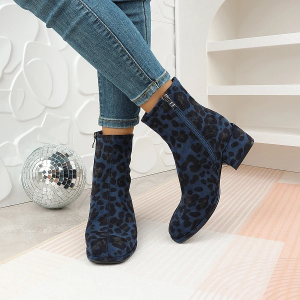 2025 Winter New Unique Fashion Personality Thick Bottom Crude Heeled Women's Short Boot Soft Comfortable Leopard Short Boot - Image 3